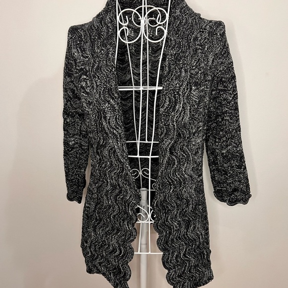 SOLD 1/28 Willi Smith Black & White Open Knit Cardigan - Picture 2 of 12